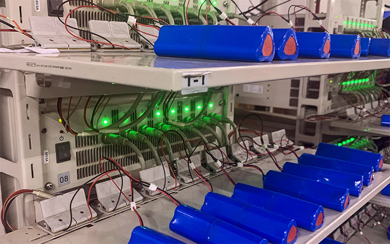 battery charging station and battery cells