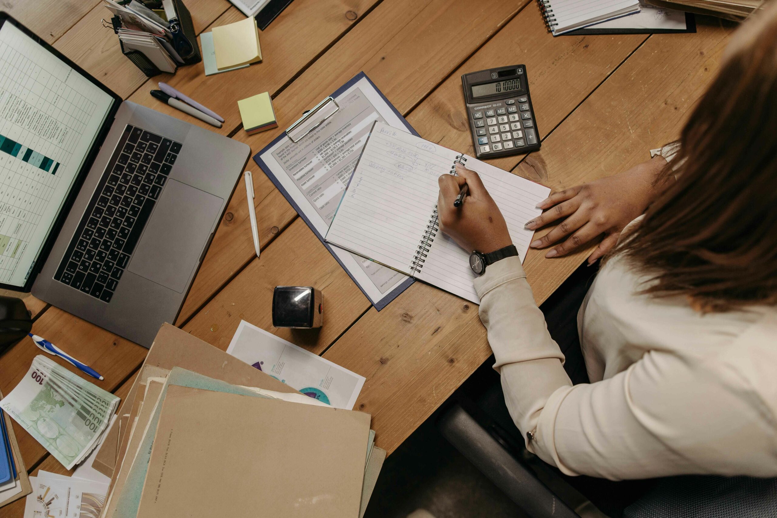 scenic financial analysis desk