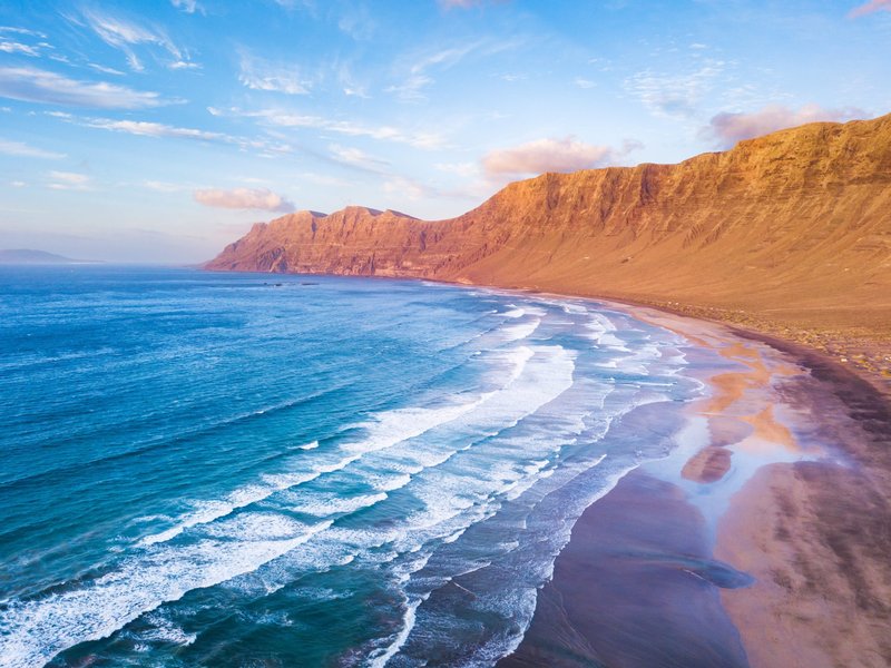 best-surf-breaks-lanzarote-oryxi5z4
