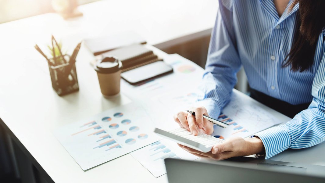 best-ways-manage-finances-79e14tsd