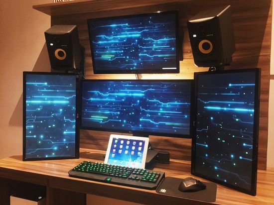 bitcoin trading computer screens