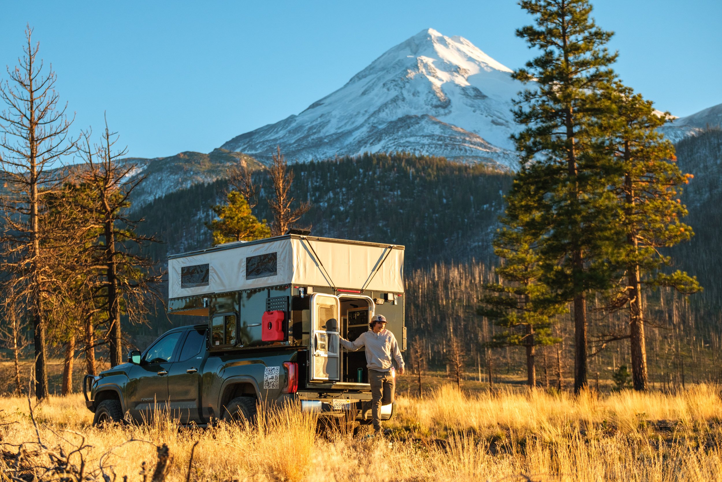 camper exterior scenic details