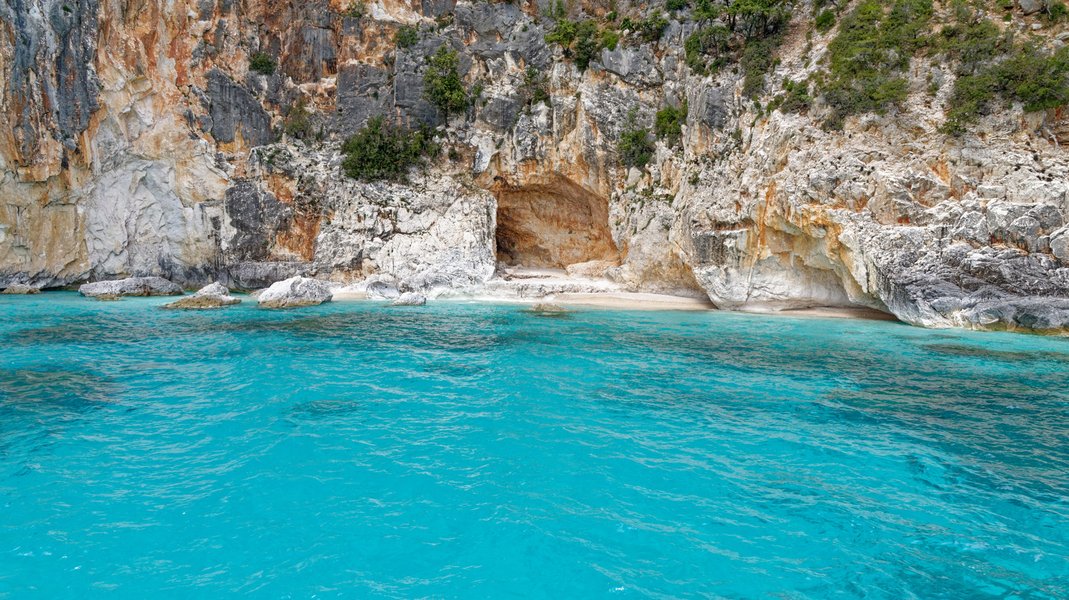 mediterranean cove turquoise water cliffs