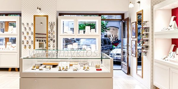luxury jeweler boutique display