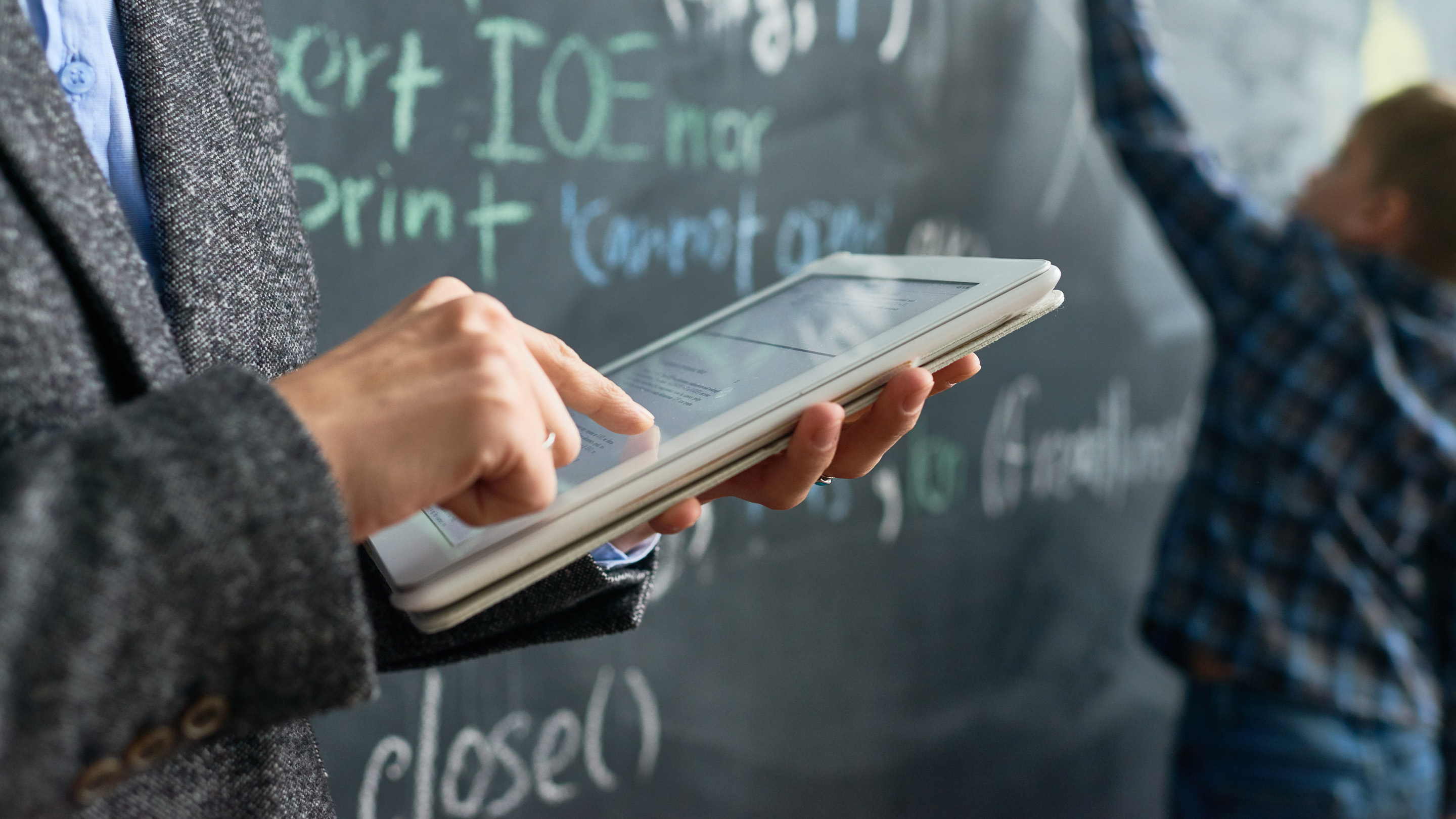 classroom discussion with ai assistant