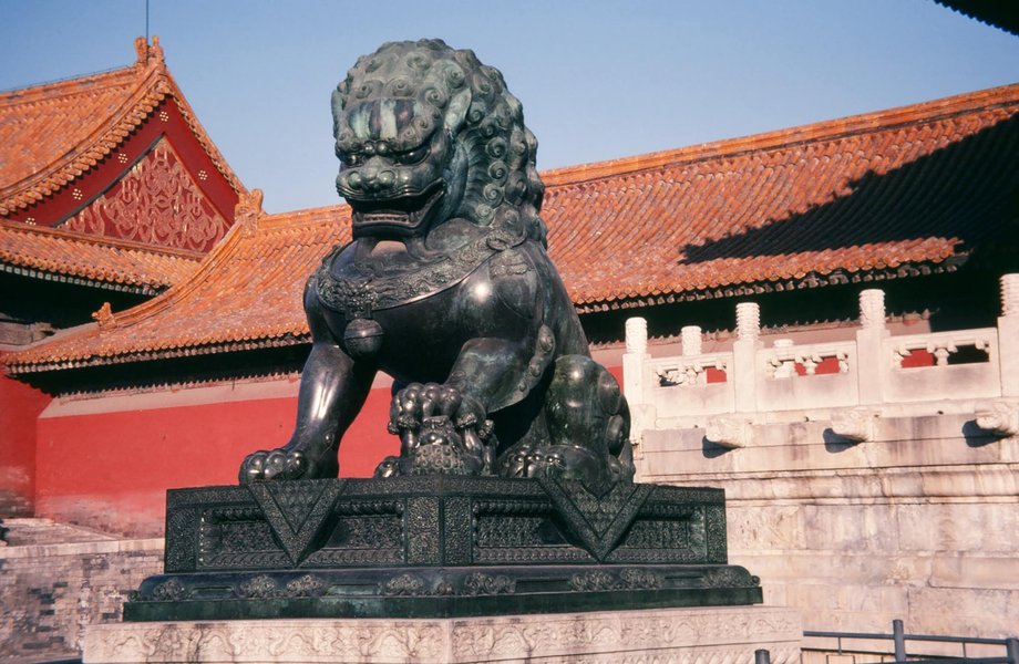 Symbolic Chinese Lion Statue