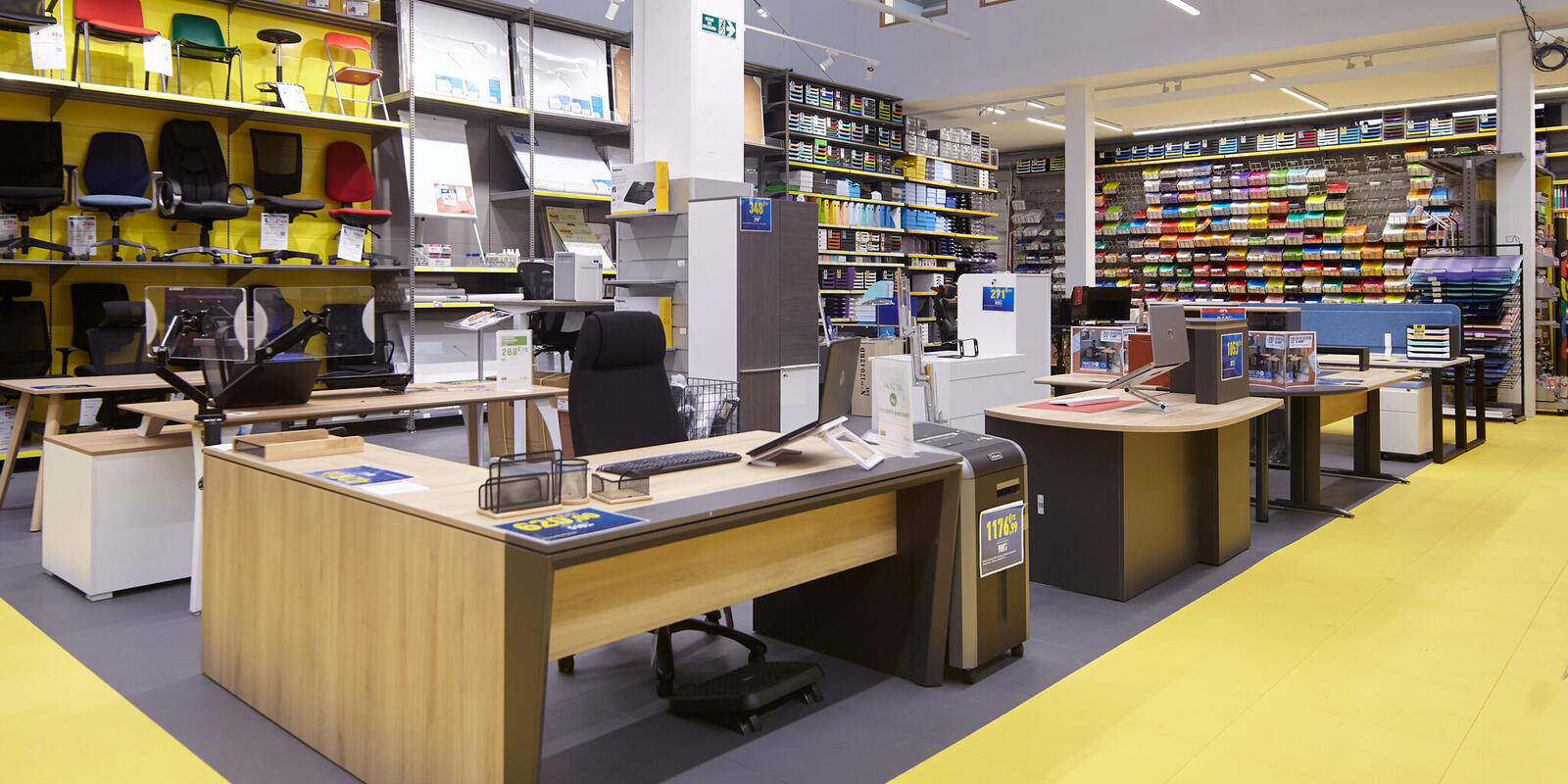 Bureau Vallée service store interior