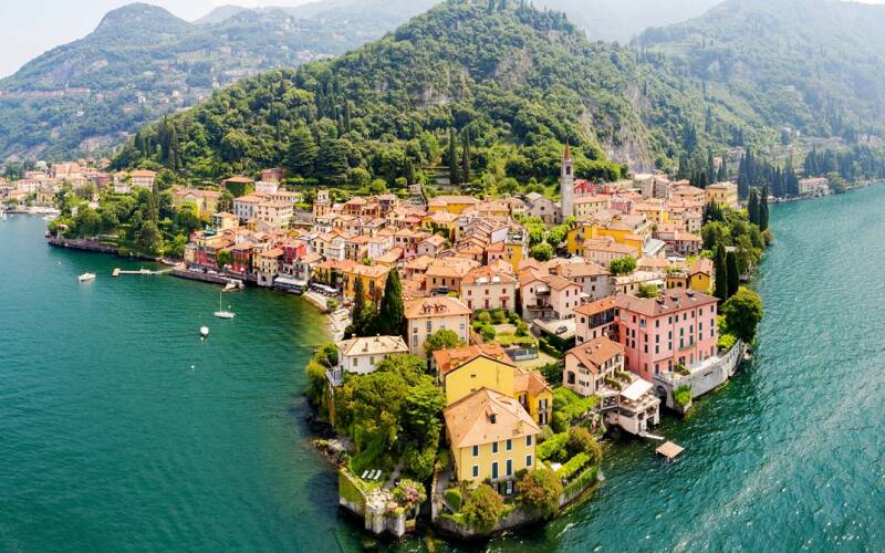 lake como scenery, charming italian villages