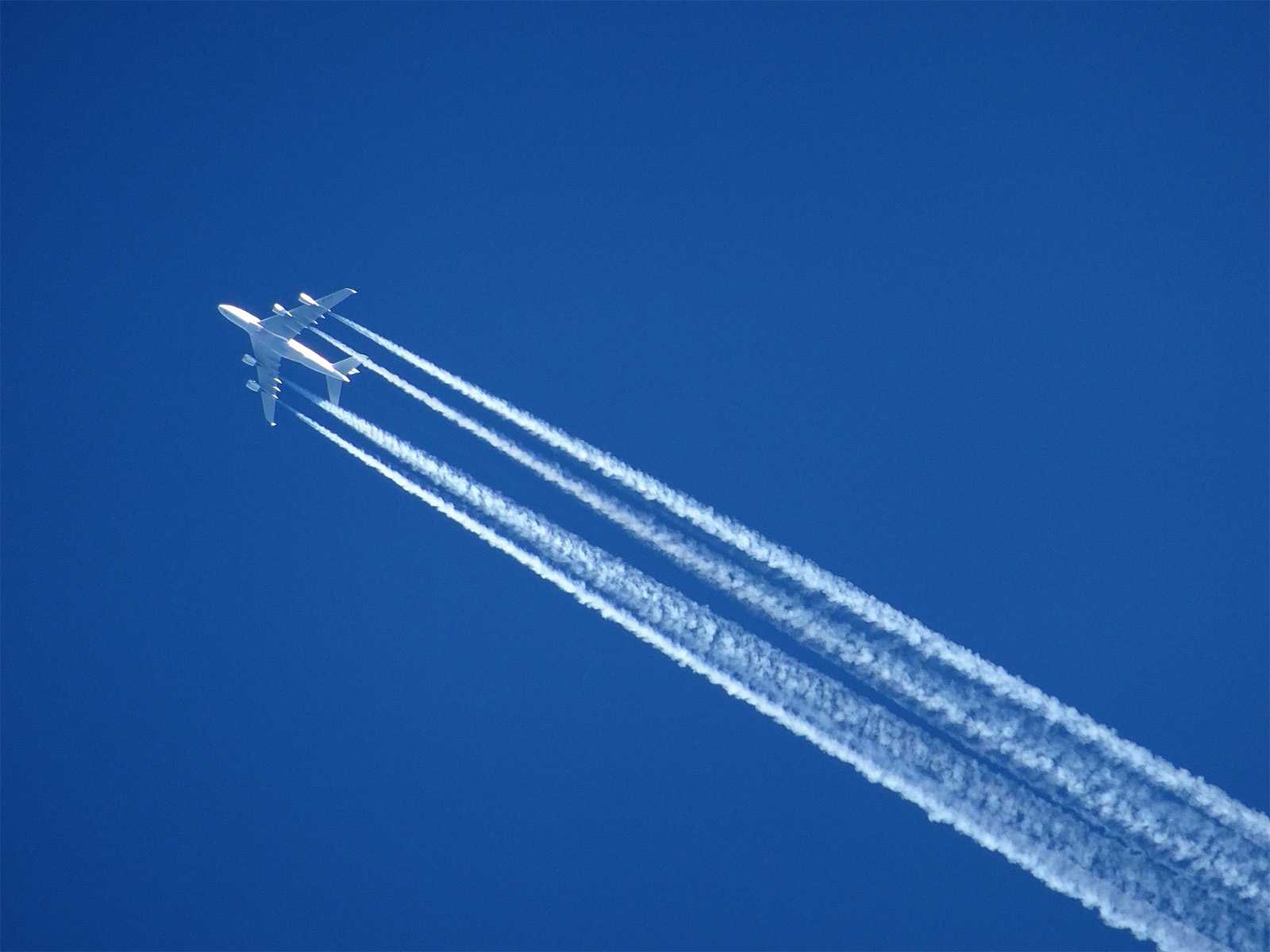 aircraft contrails