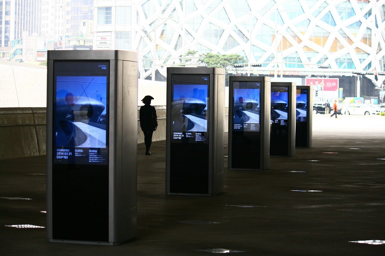 modern digital screens and customer interactions
