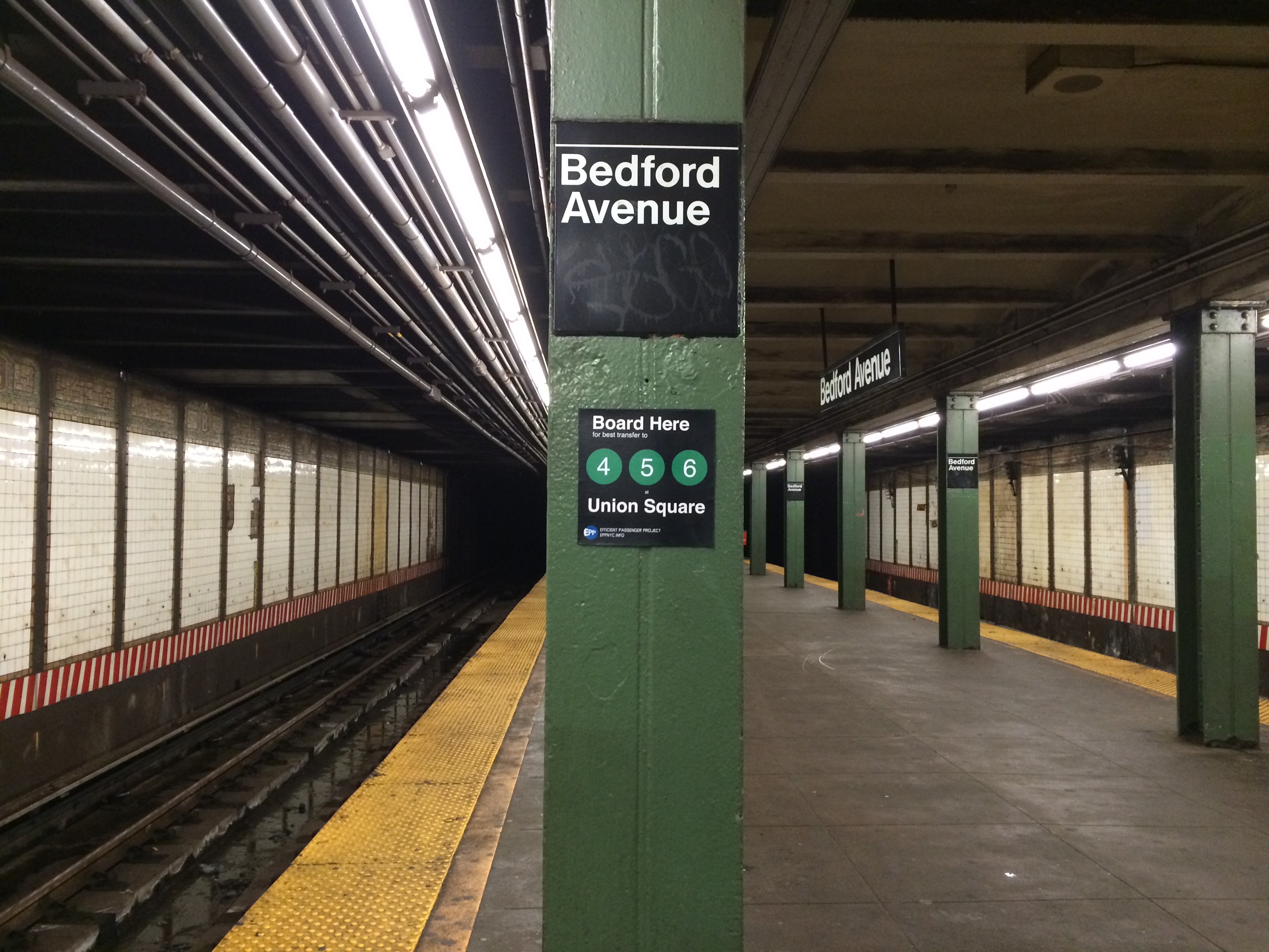 subway station transfer passengers