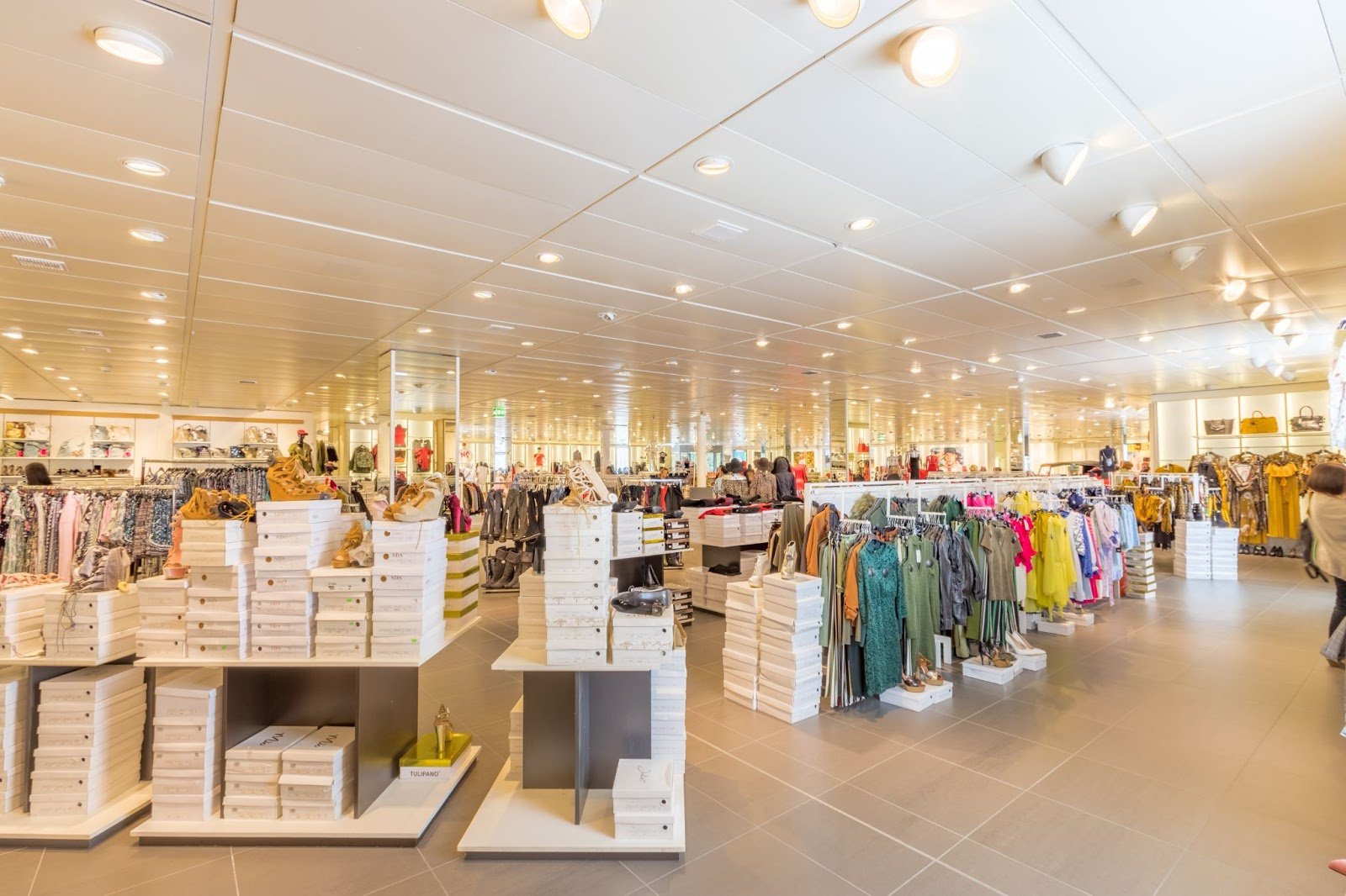 modern retail store digital setup