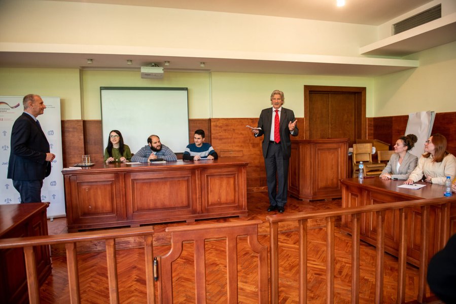 derogatory-terms-lawyer-serbian-pygbr6vc