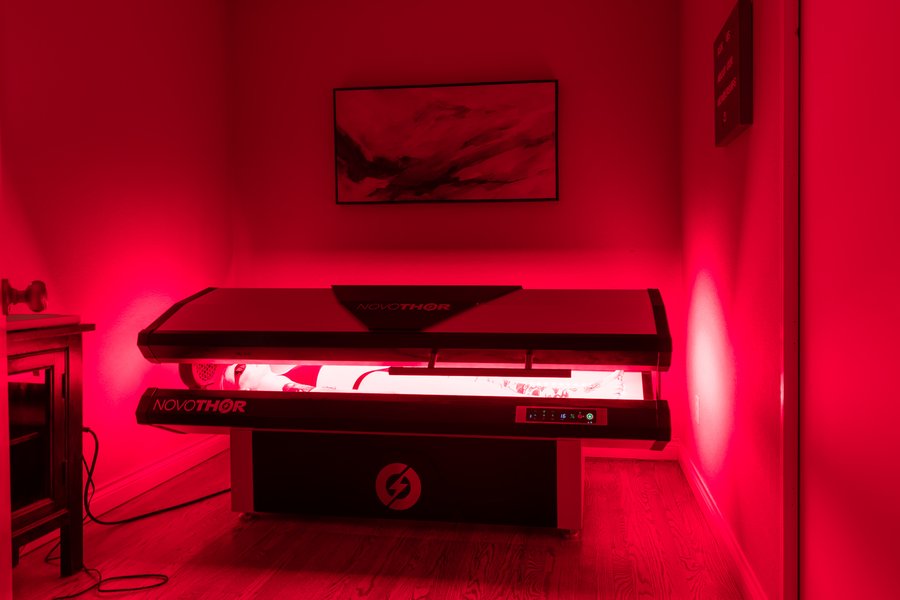 diy-red-light-therapy-routine-y07wfsws