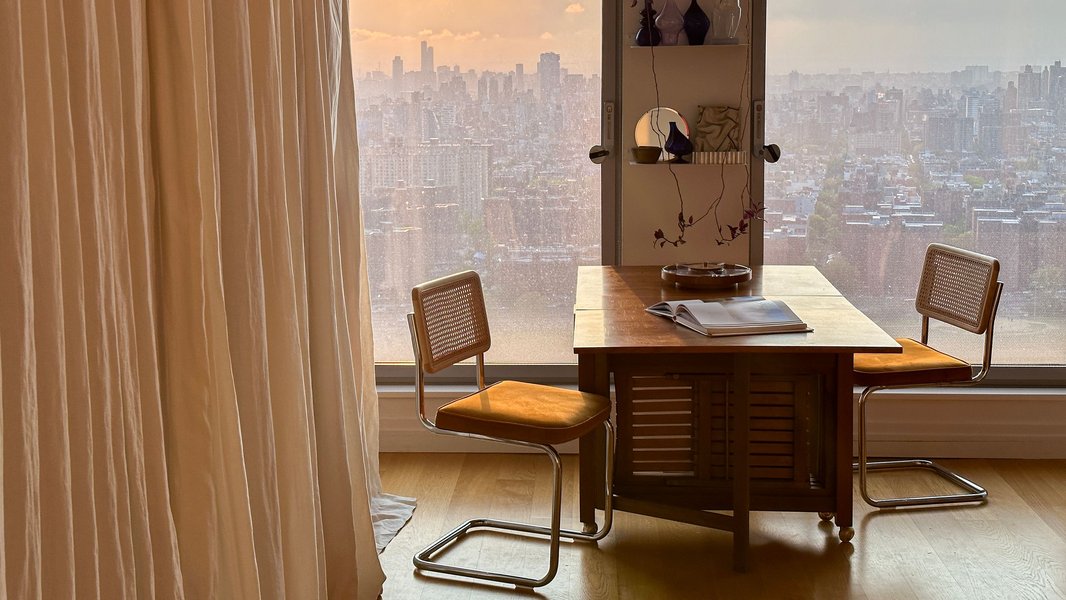 A compact, well-designed studio apartment in Brooklyn with ample light and thoughtful use of space.