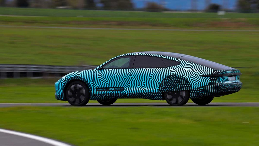 efficient-2-seater-solar-car-design-teja4jyt