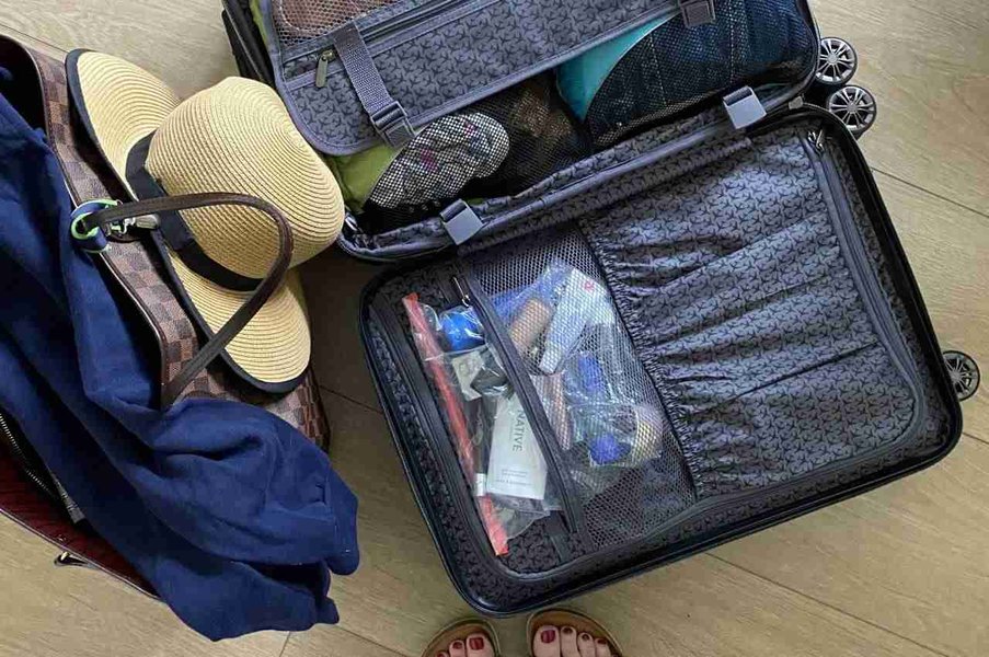 efficient-suitcase-packing-guide-1afrrp38