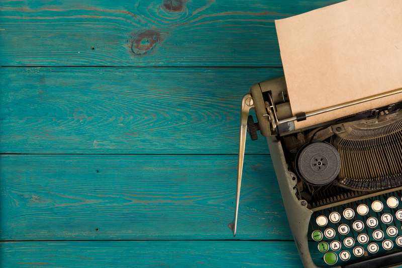 vintage typewriter, handwritten grammar notes, classic study desk