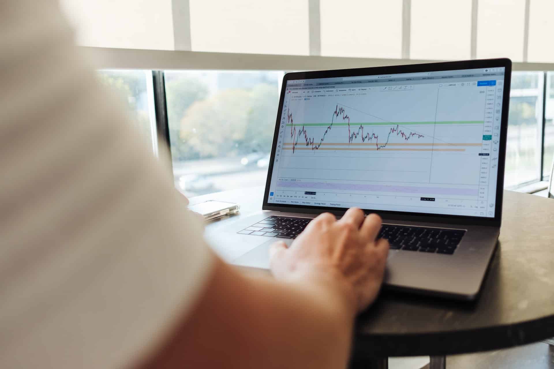 financial trading screens, stock market analytics hardware
