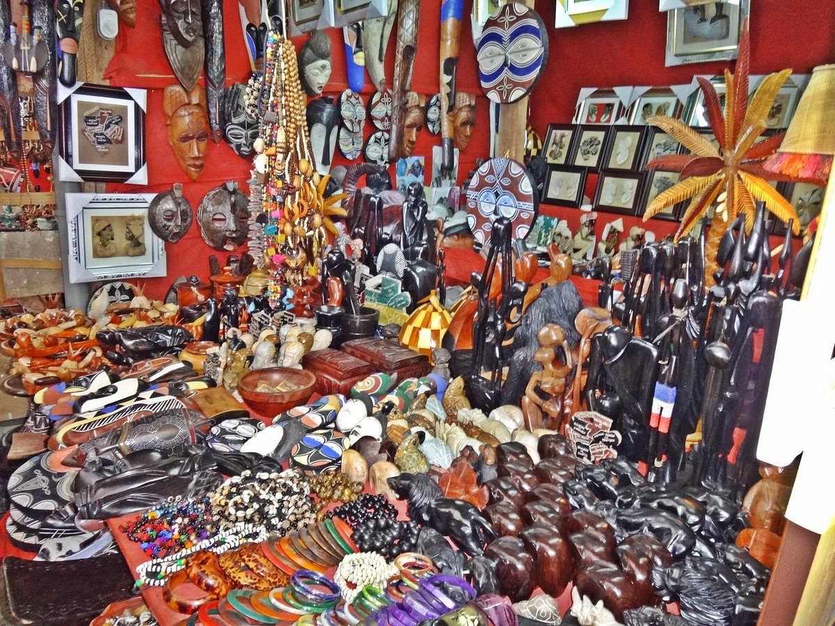 libreville market plaza