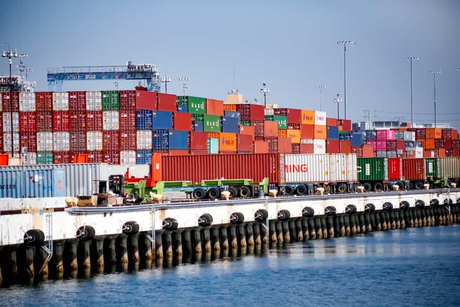 trade ship container port
