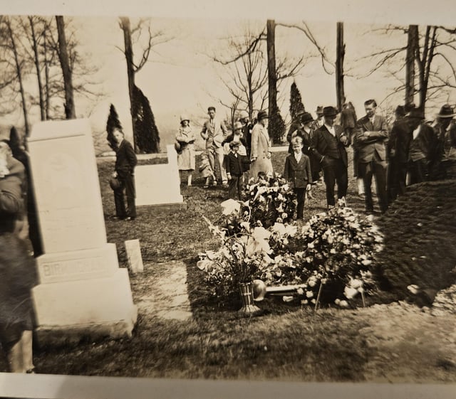 vintage memorial setting