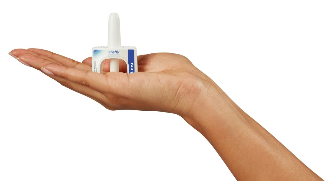 Image of a person holding a EURneffy nasal spray