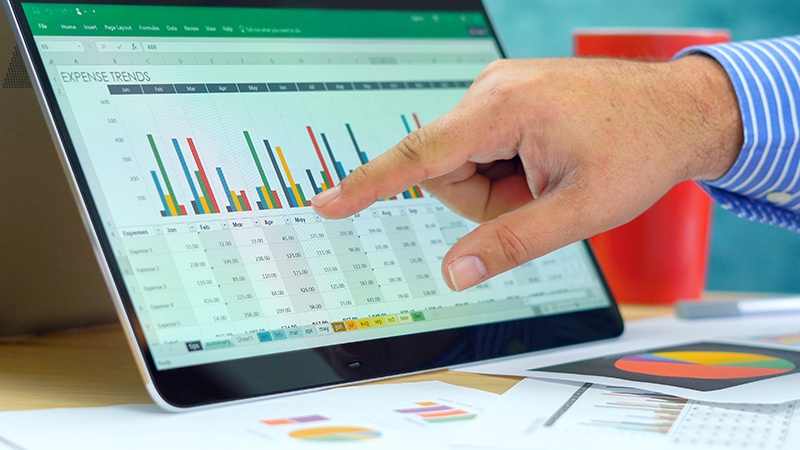 students learning excel training