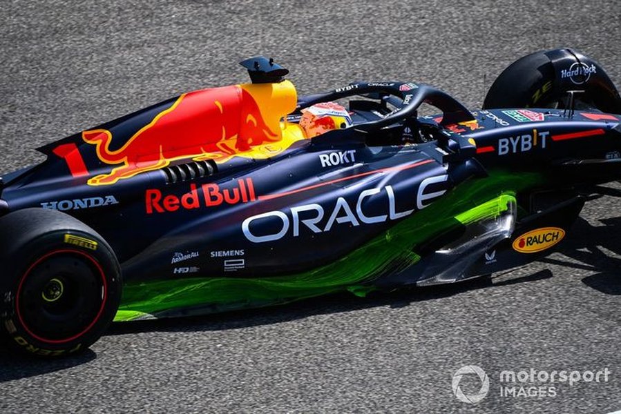Coche de F1 Red Bull con pintura Flow-Viz para análisis aerodinámico.