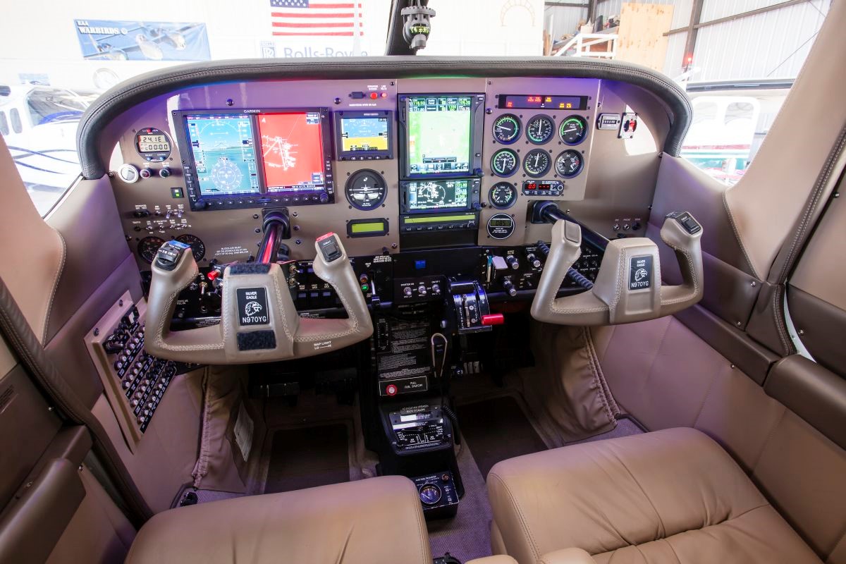 aircraft flight controls cockpit