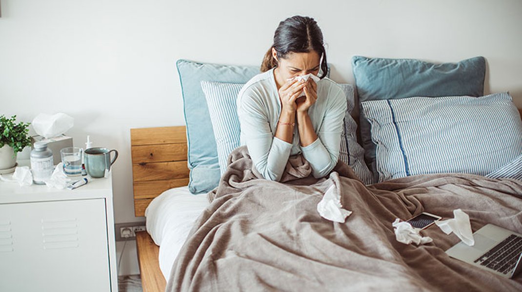 Graphic illustrating common flu symptoms