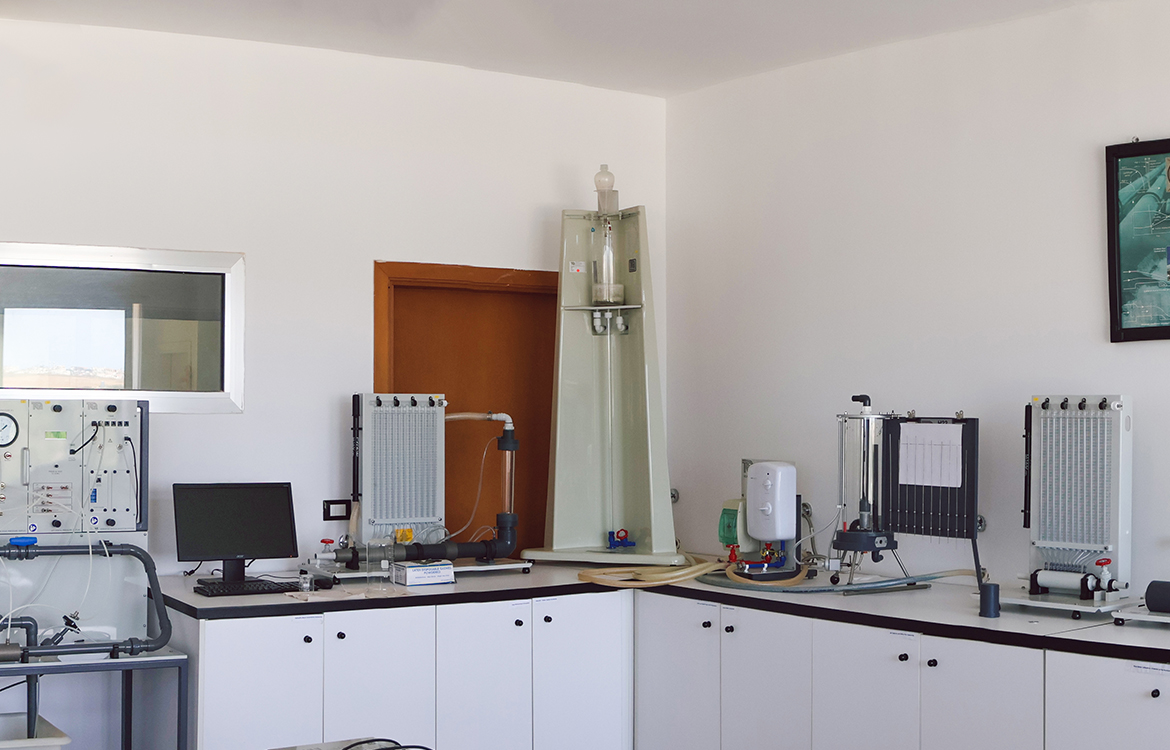 fluid laboratory equipment and fluid dynamic experiments