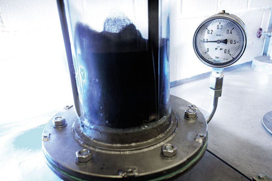 Prueba de fluidización mostrando partículas de diferentes tamaños
