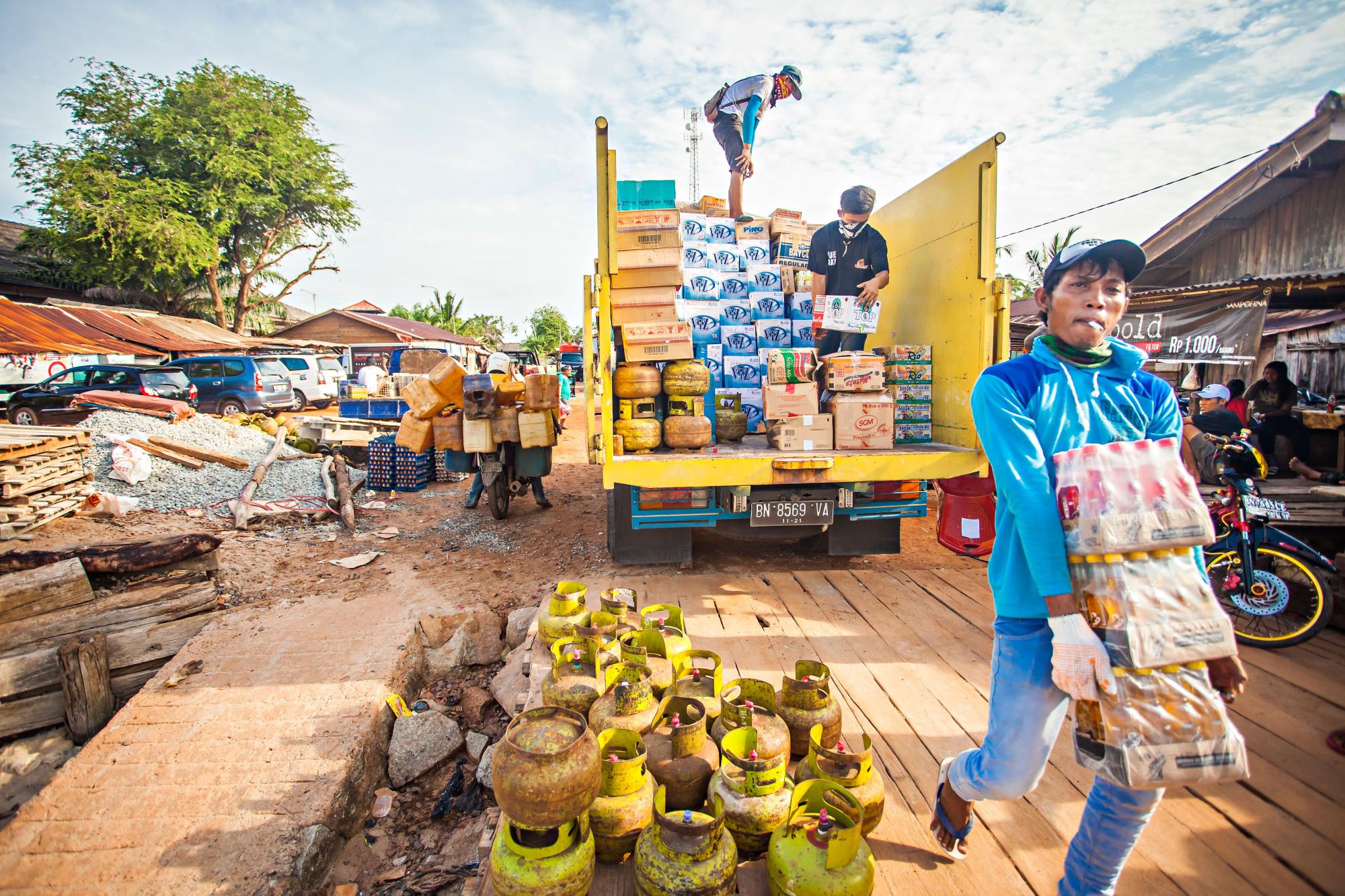 Indian market vendors, rural markets, digital commerce