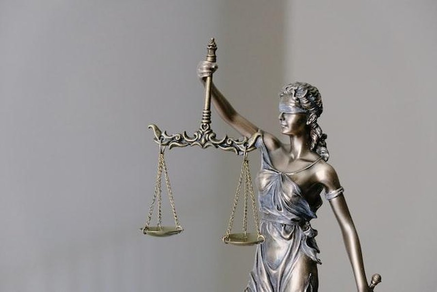 scales of justice in courthouse