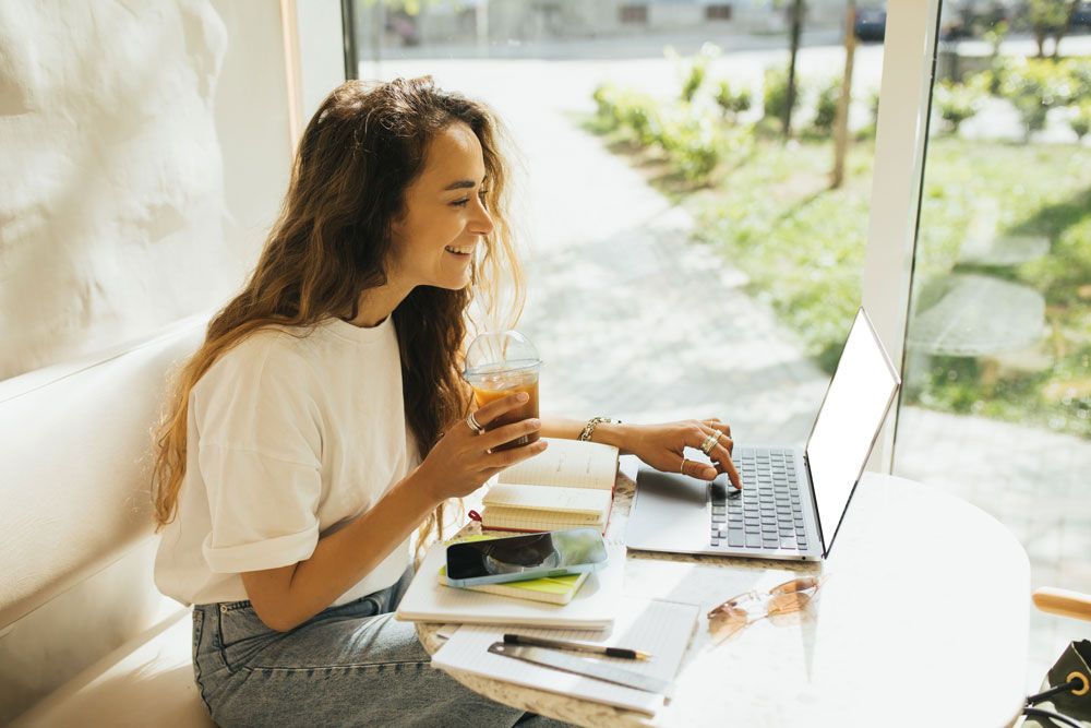freelancer working laptop