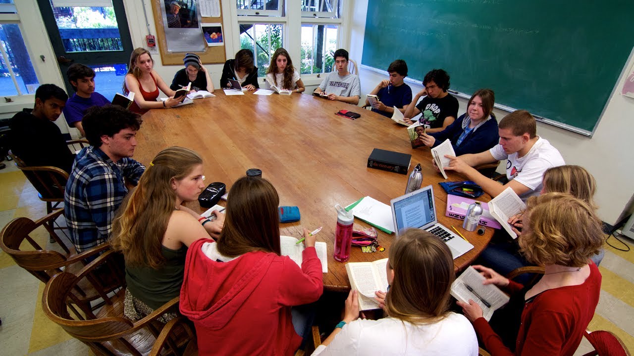 students collaborating in a group meeting