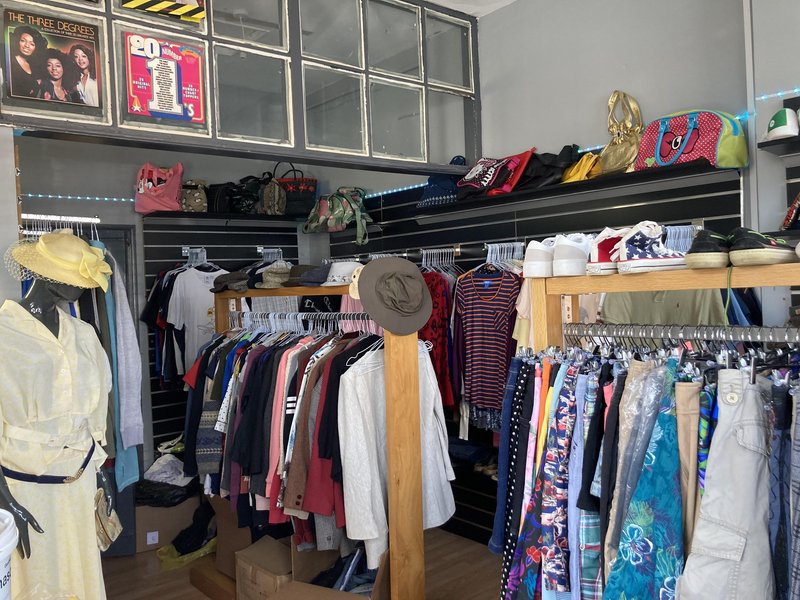 Pequeña boutique vintage con estilo retro