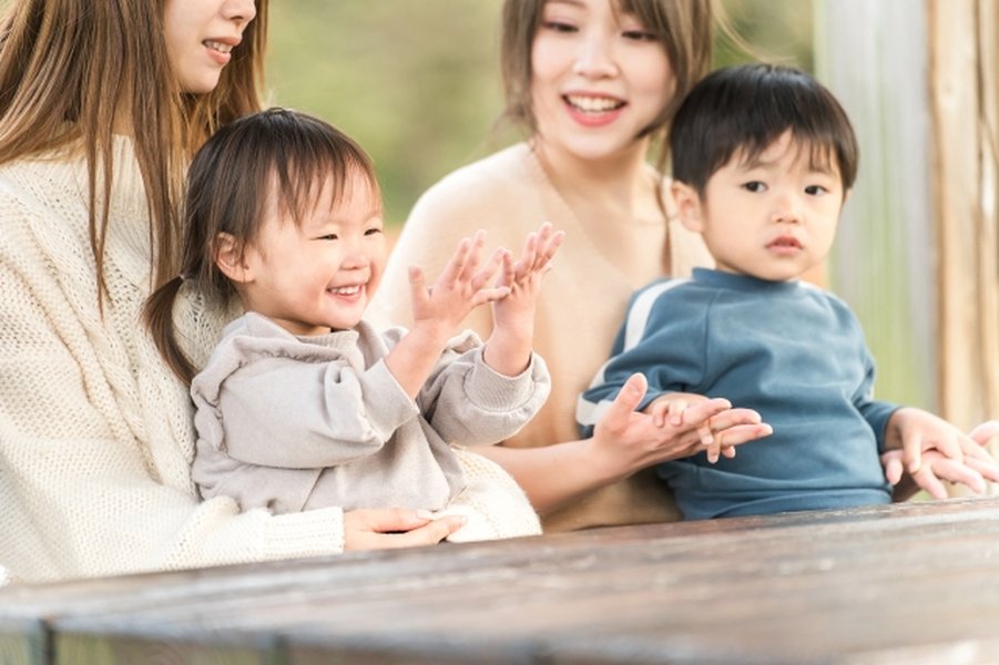 父母與孩子溫馨互動