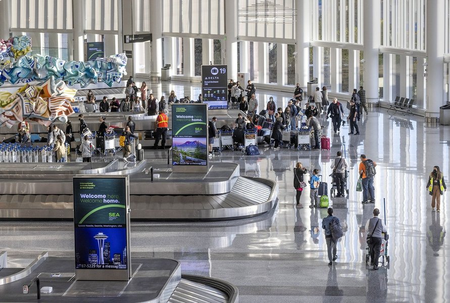 airport luggage carousel