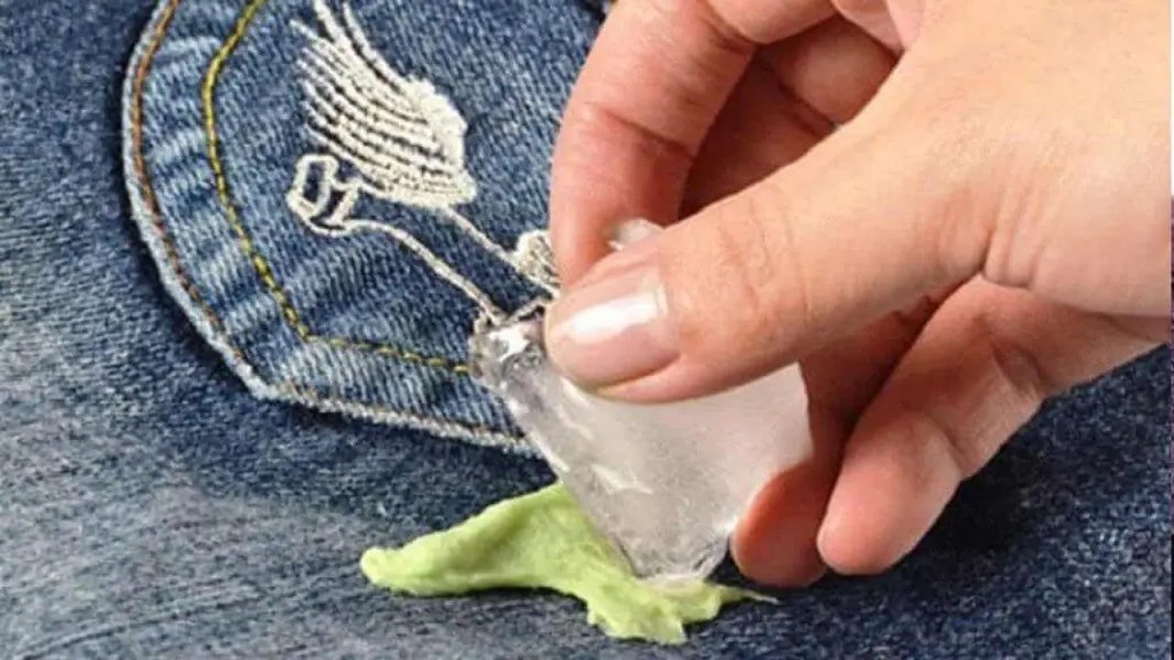 how-to-remove-gum-pants-epwtkb4e