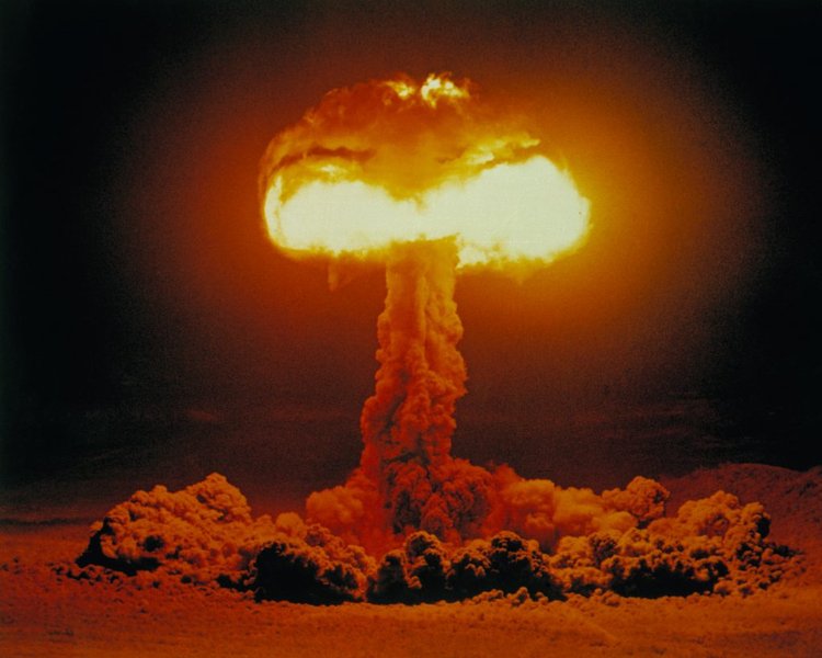 Nuclear Test Plumbbob-Hood