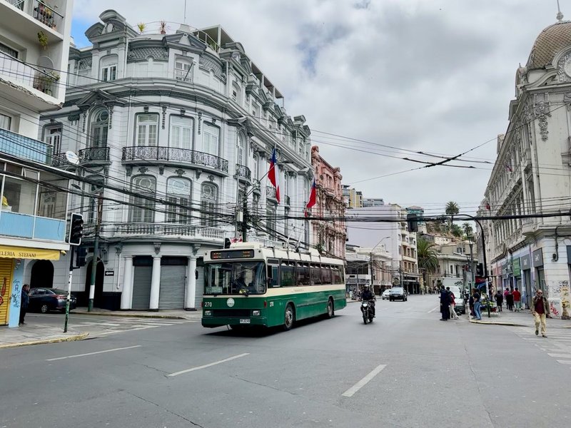 Escena urbana en Valparaíso, Chile