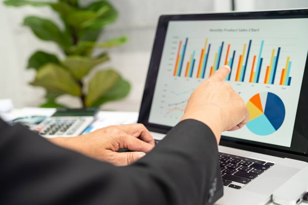 financial data analysis office