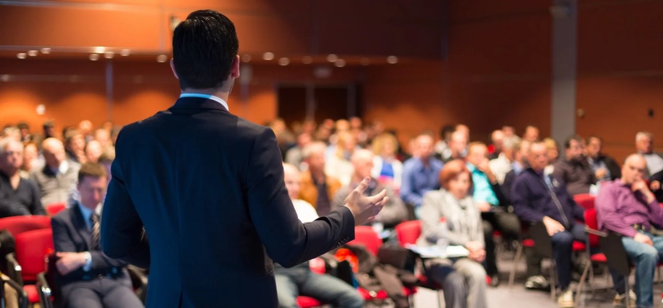 improve-your-public-speaking-ynzsalhf