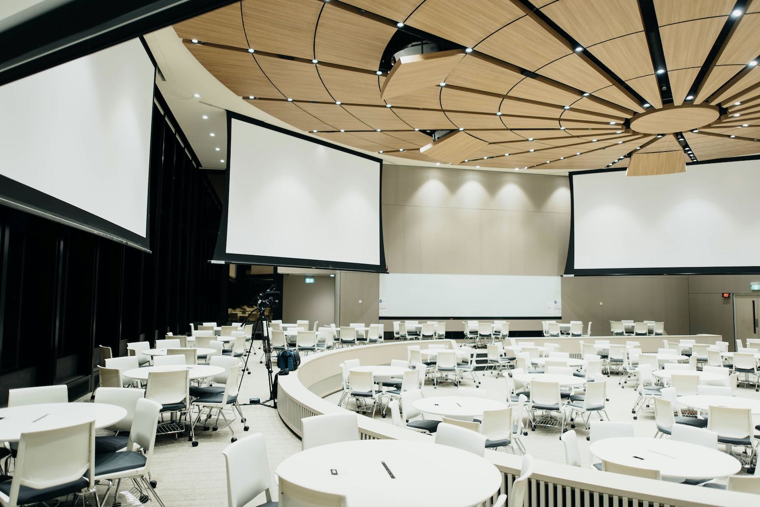 corporate meeting room incentives