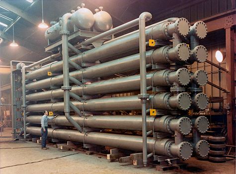 industrial heat exchanger with inorganic salt cooling