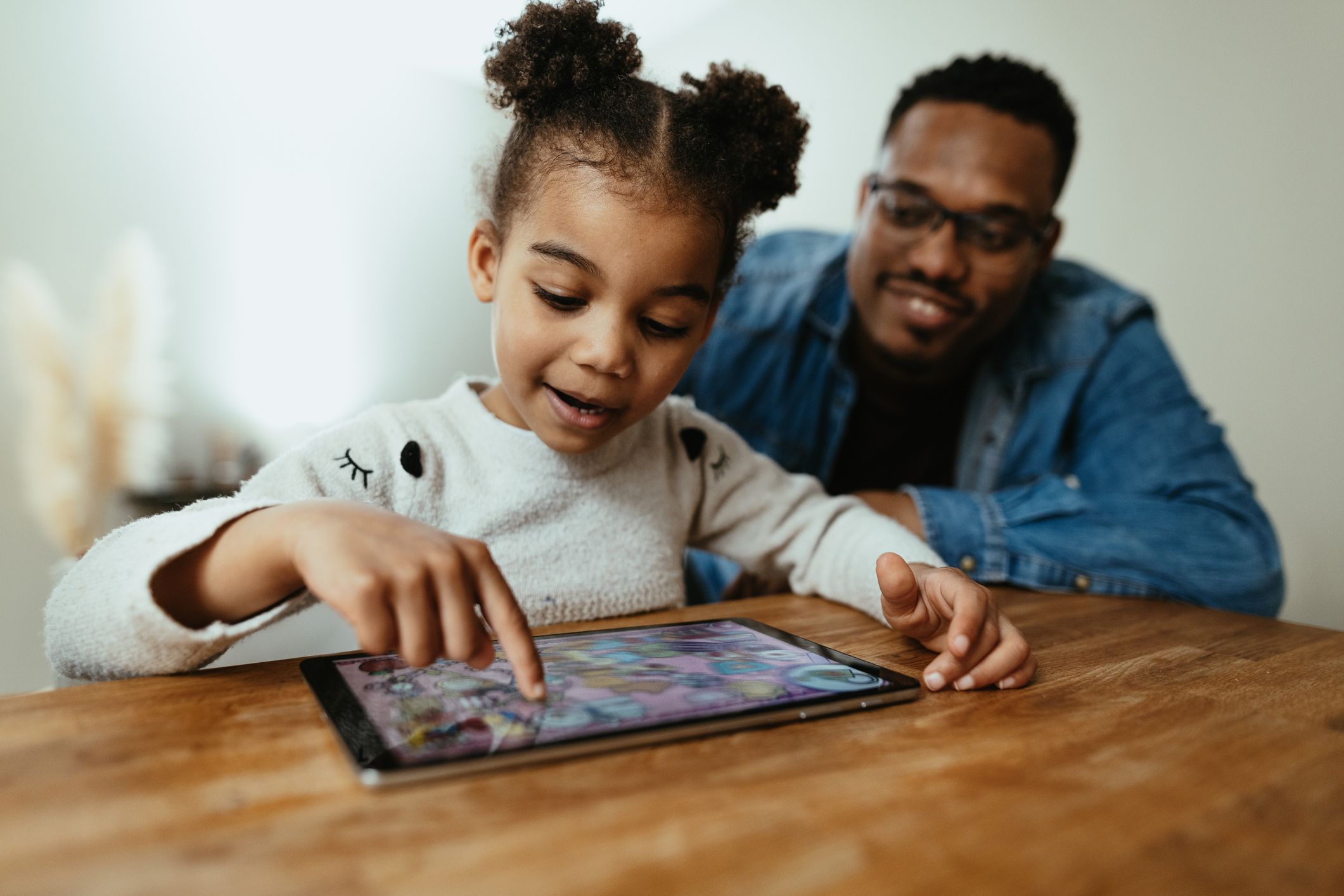 child using ipad safely