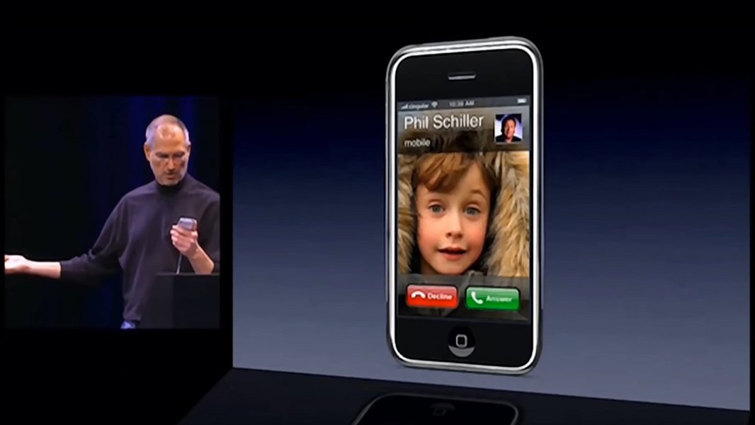 iphone-invention-team-effort-bx1hpj6q