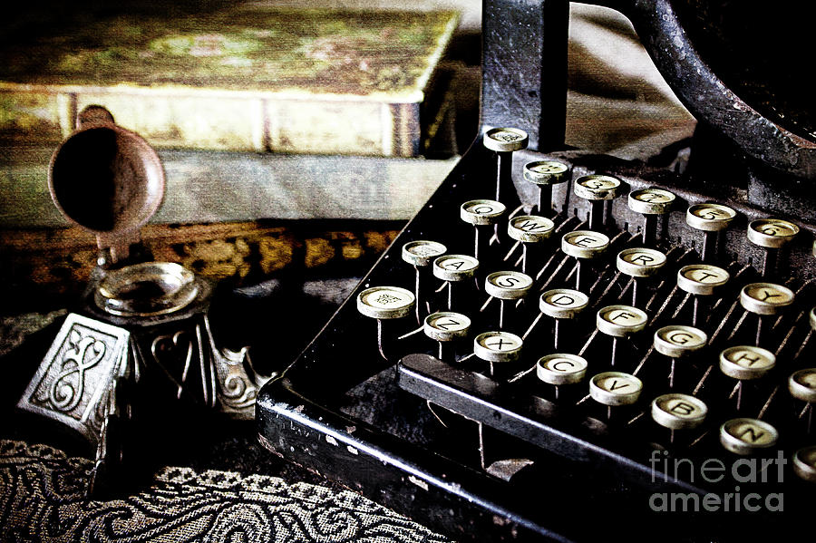 vintage typewriter, old manuscripts, travel photography